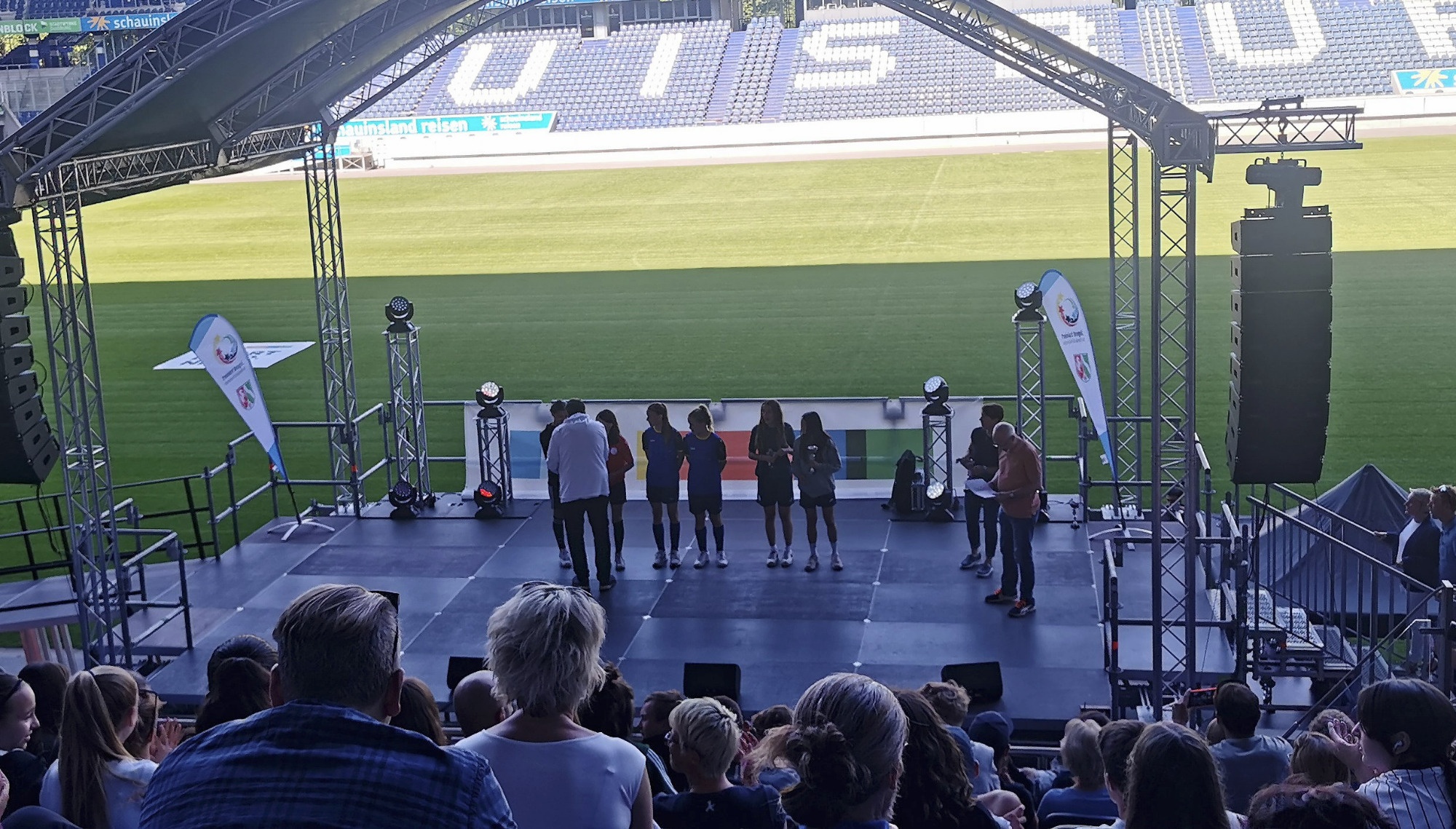 Landessportfest der Schulen: Siegerehrung mit Weltmeisterin und Olympiasieger